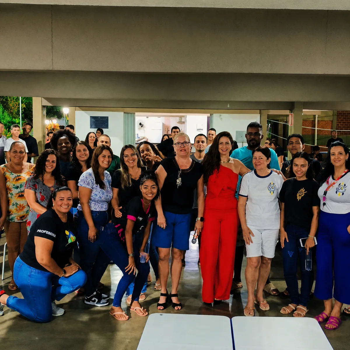 Larissa Cerqueira em foto coletiva após palestra